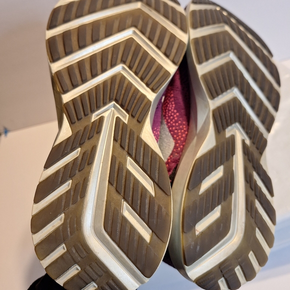 Brooks Levitate 2 Women's Sneakers Shoes. Size 8.5 - Picture 8 of 11